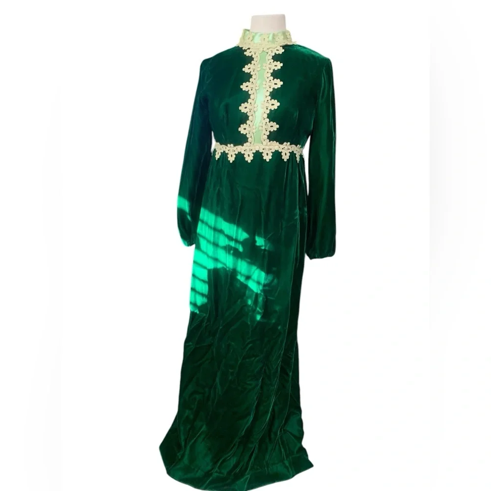 Vintage 60’s emerald green velvet mock neck maxi dress with lace detail size M - Picture 1 of 10